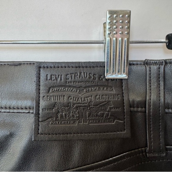 NWT Levi’s Baggy Dad Faux Leather Pants Wide Leg Black Mid Rise 26 - Picture 9 of 13